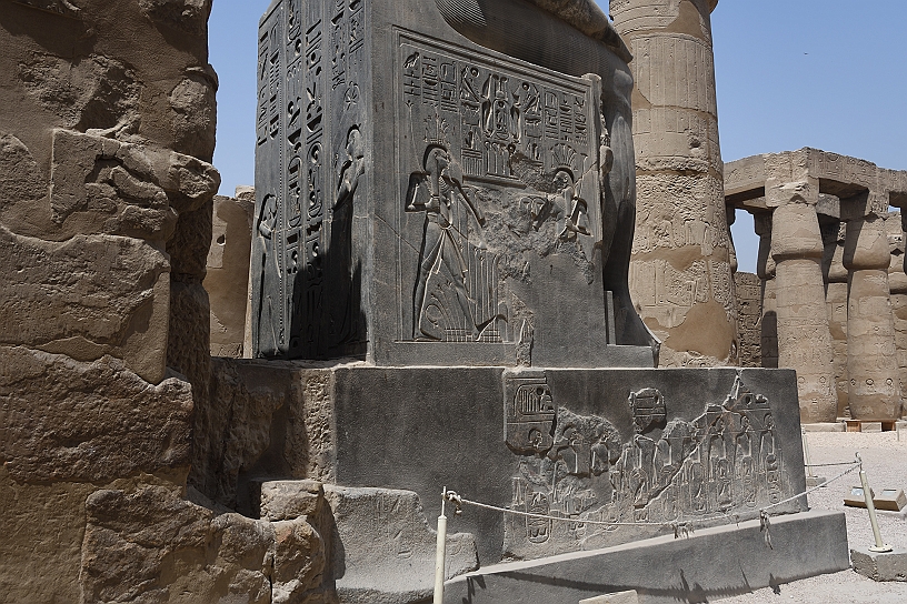 72 MAK_6236.jpg - Questa scena simboleggia l'unione dell'Alto e del Basso Egitto.